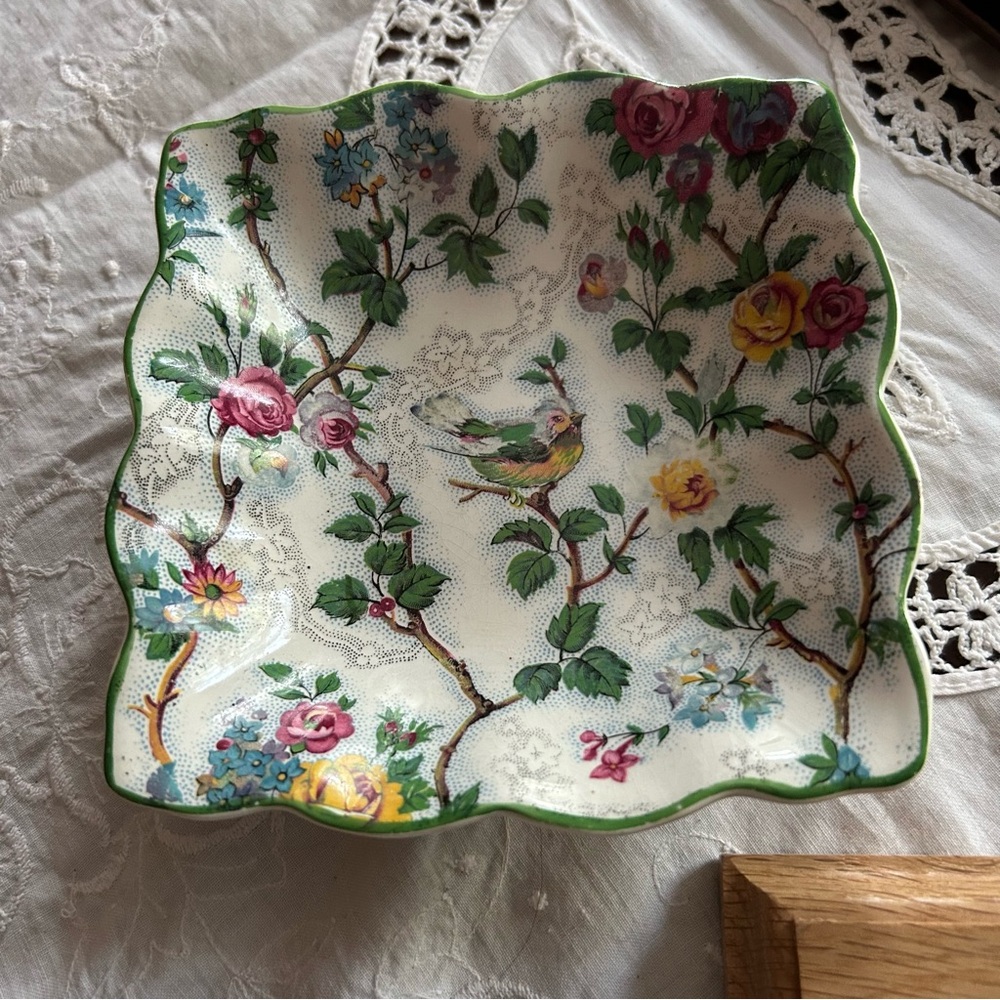 Vintage Chintz Midwinter vibrant bird & flowers trinket, candy, nut dish England